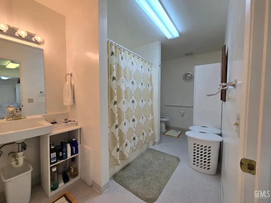 7815 NILES STREET, Bakersfield, CA 93306 - Image #3