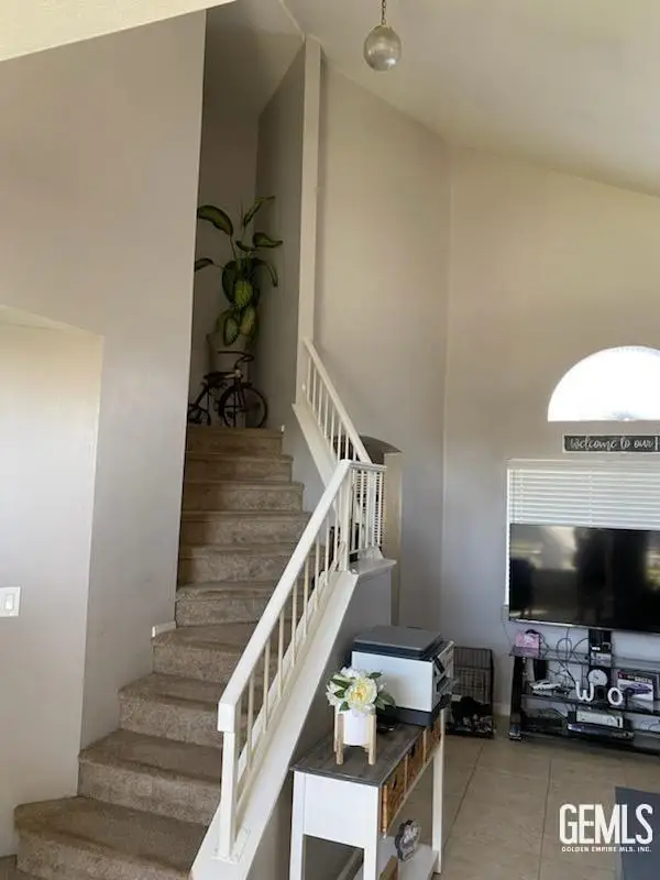 8400 N WINLOCK STREET, Bakersfield, CA 93312 - Image #2