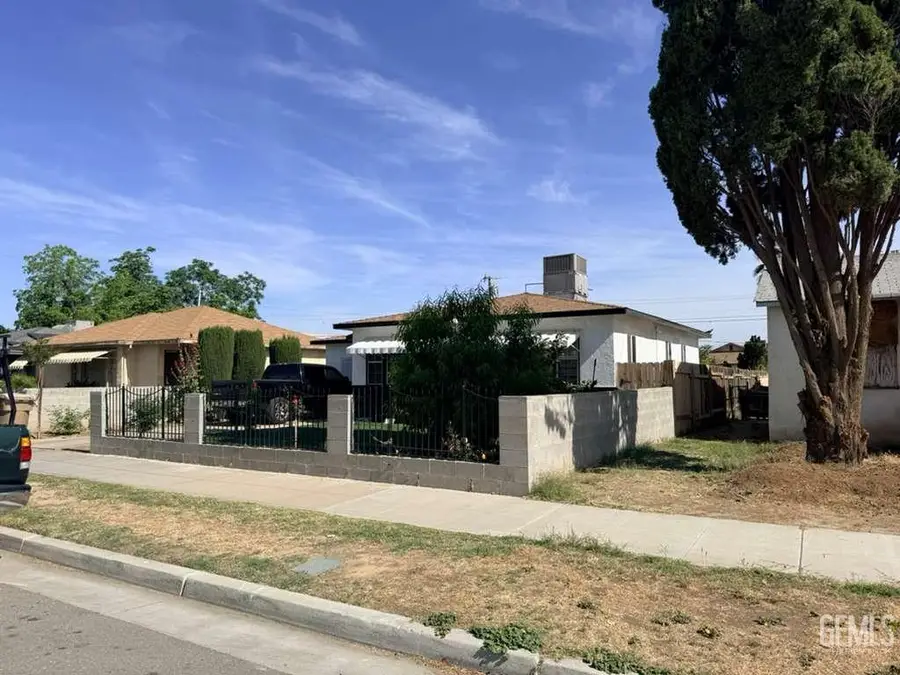 1222 E 18 TH ST, Bakersfield, CA 93305 - #2