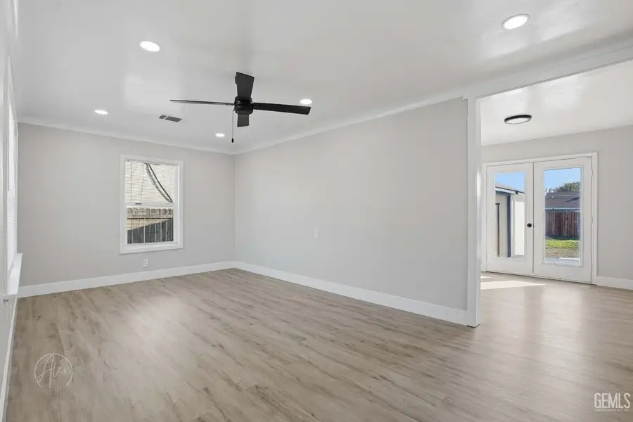 1239 WASHINGTON AVENUE, Bakersfield, CA 93308 - Image #3