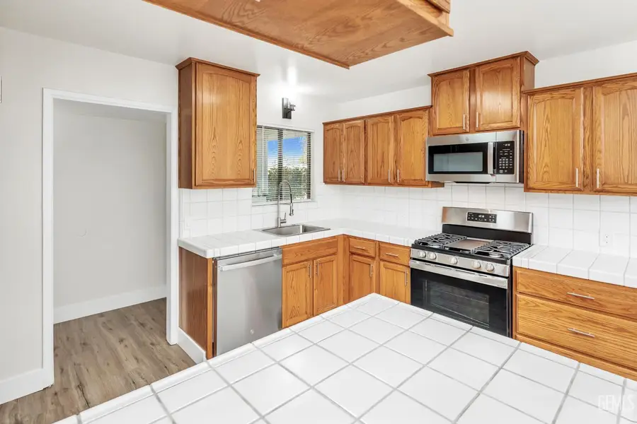 917 PORTAL AVENUE, Bakersfield, CA 93308 - Image #3