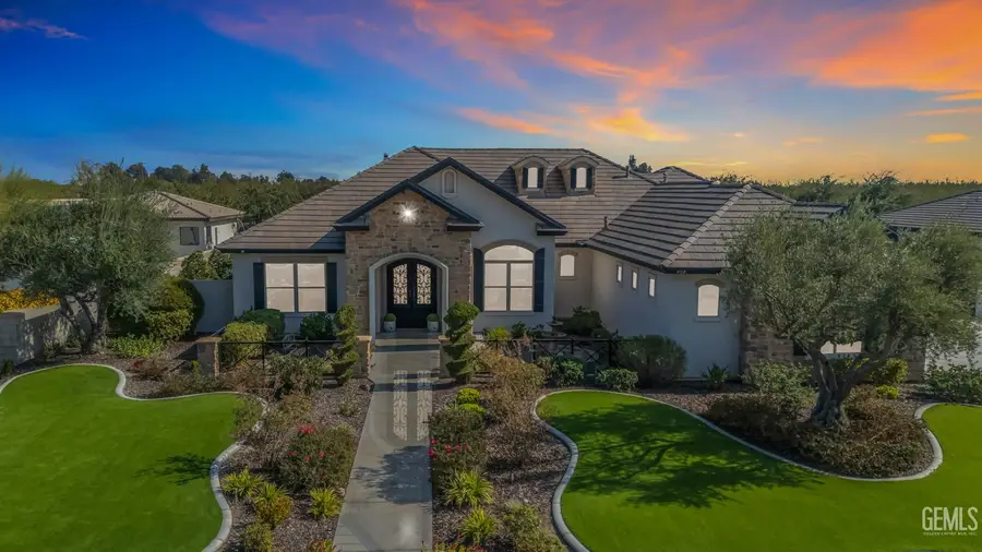 4112 WOODCASTLE WAY, Bakersfield, CA 93314 - Image #2