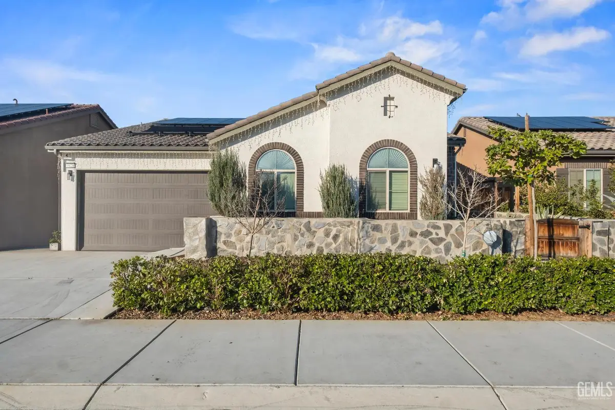 9426 WOODLAND RIDGE LANE, Shafter, CA 93263 - Image #1