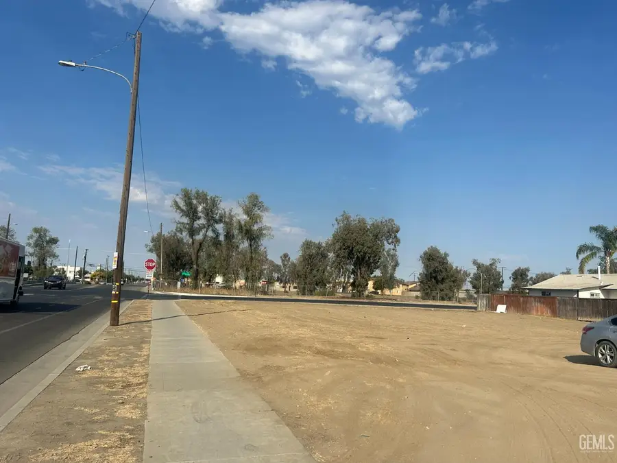 601 11TH AVENUE, Delano, CA 93215 - #2
