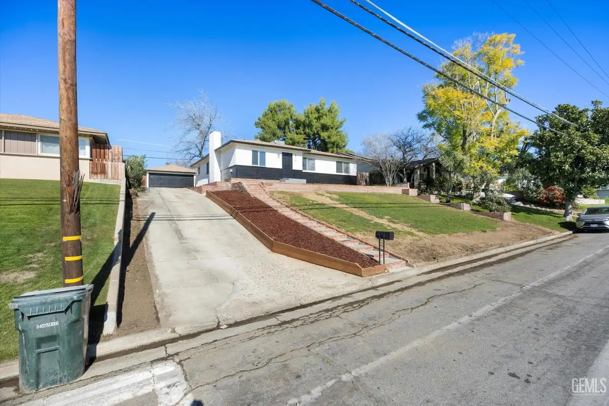 2814 COLLEGE AVENUE, Bakersfield, CA 93306 - Image #1
