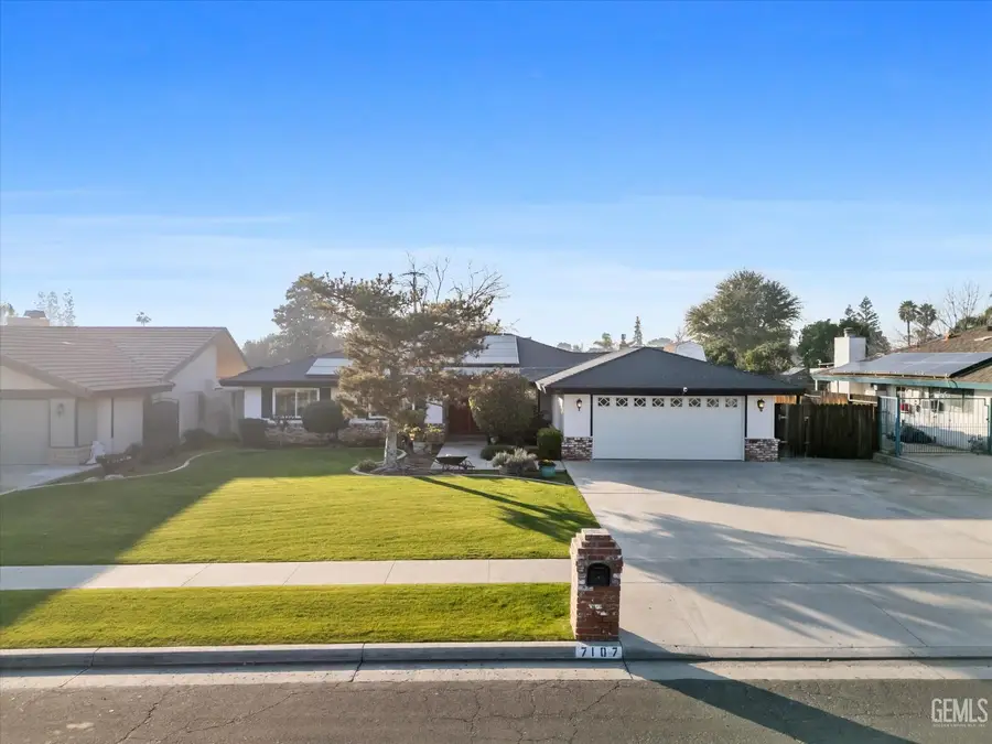 7107 CREEMORE STREET, Bakersfield, CA 93308 - Image #3