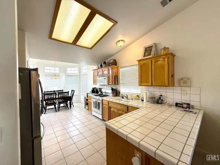 317 BERRY MEADOW WAY, Bakersfield, CA 93308 - Image #3