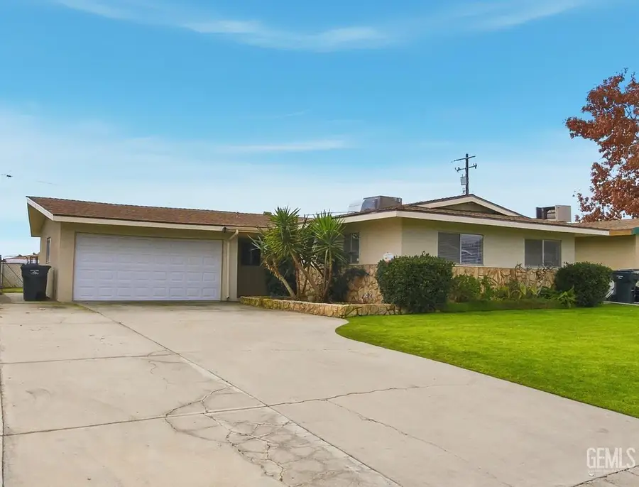909 DWINA AVENUE, Bakersfield, CA 93308 - Image #3
