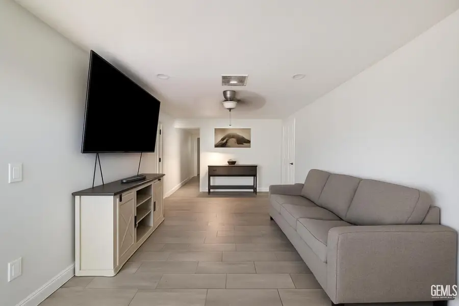 818 DECATUR, Bakersfield, CA 93308 - Image #3