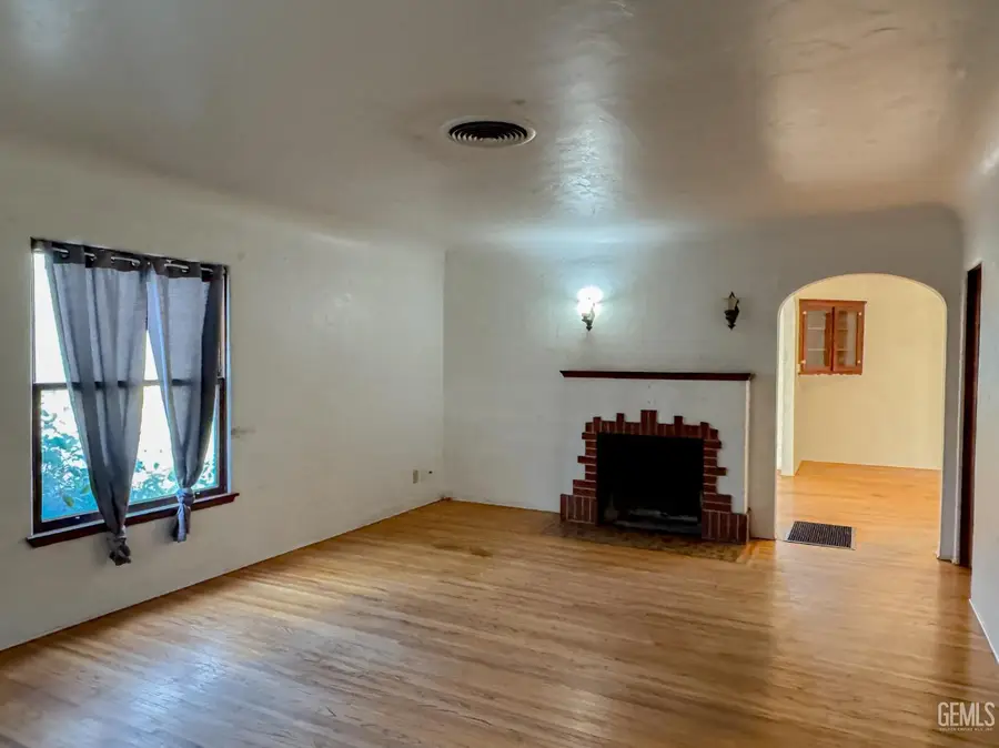 331 FLOWER STREET, Bakersfield, CA 93305 - Image #2