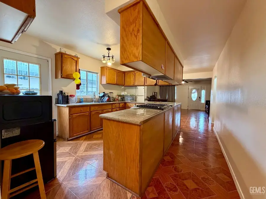 917 P STREET, Bakersfield, CA 93304 - Image #2