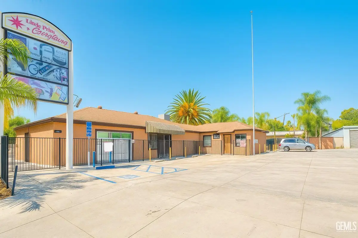 306 ROBERTS LANE, Bakersfield, CA 93308 - Image #1