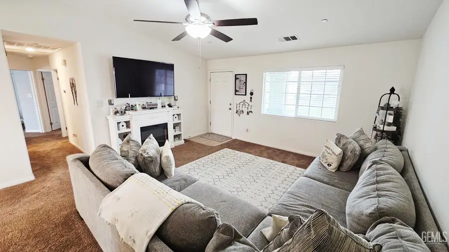 1018 GUADALUPE AVENUE, Bakersfield, CA 93307 - Image #2