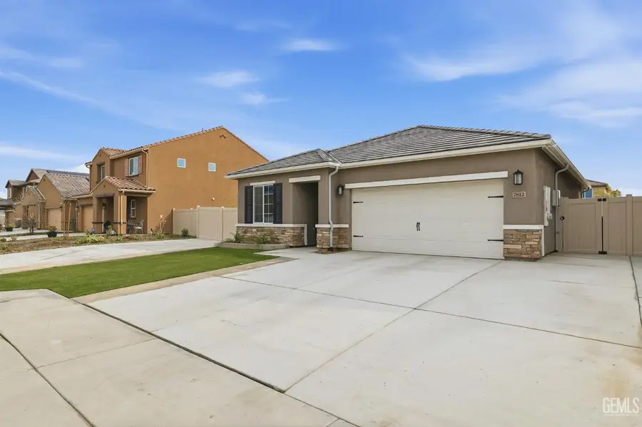7812 STRAWBERRY LANE, Bakersfield, CA 93313 - Image #2