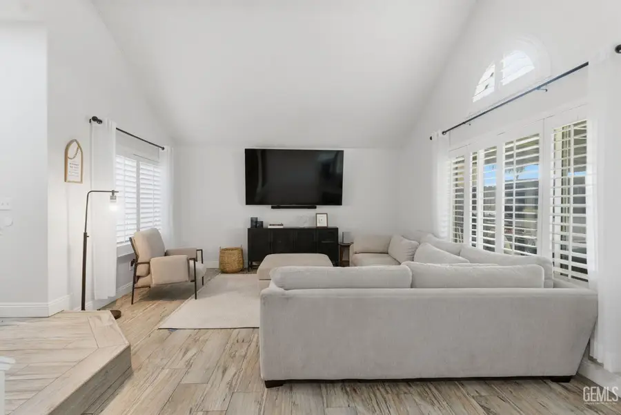 5717 WILLOWCREST STREET, Bakersfield, CA 93313 - Image #3