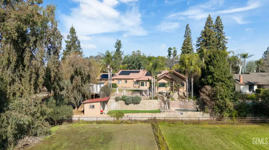 915 S STRATHMORE AVENUE, Lindsay, CA 93274 - Image #2