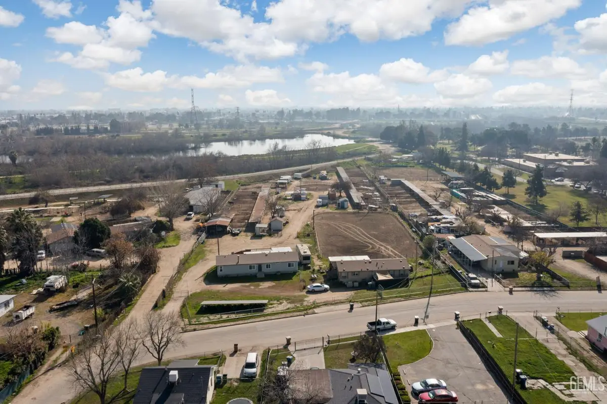 301 SYCAMORE DRIVE, Bakersfield, CA 93308 - Image #1