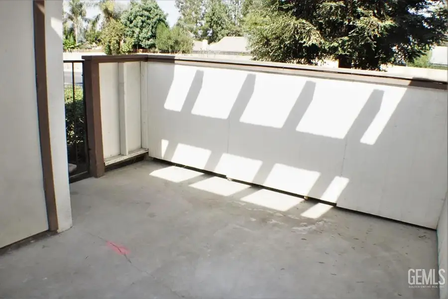 6808 N HALF MOON DRIVE, Bakersfield, CA 93309 - Image #3