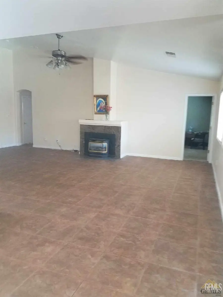 9820 BATTERSEA PARK DRIVE, Bakersfield, CA 93312 - Image #2