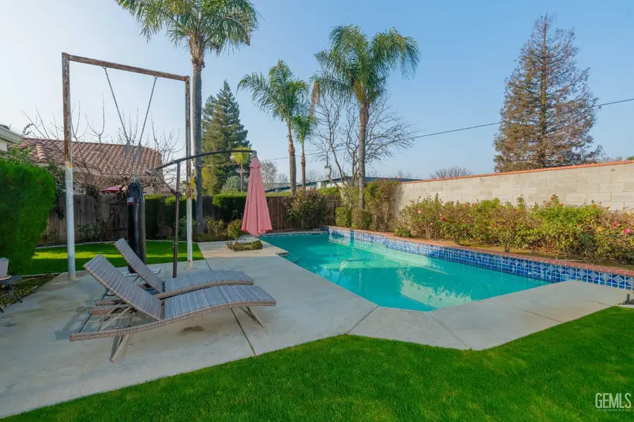 10906 ROSSLYN LANE, Bakersfield, CA 93311 - Image #3