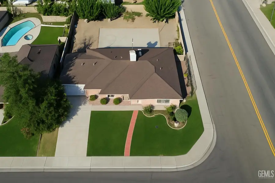 8901 TILLSON WAY, Bakersfield, CA 93307 - Image #2