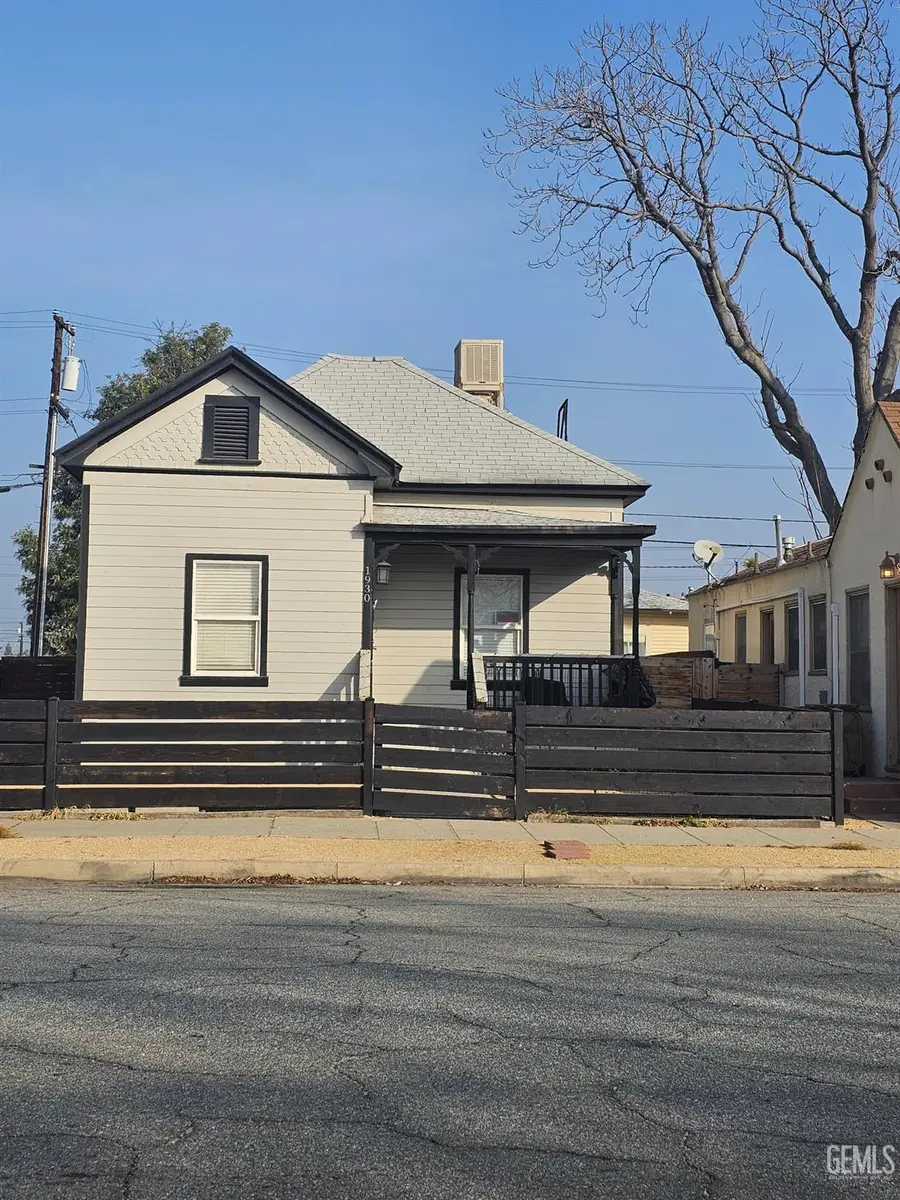 1926 16TH STREET, Bakersfield, CA 93301 - #2