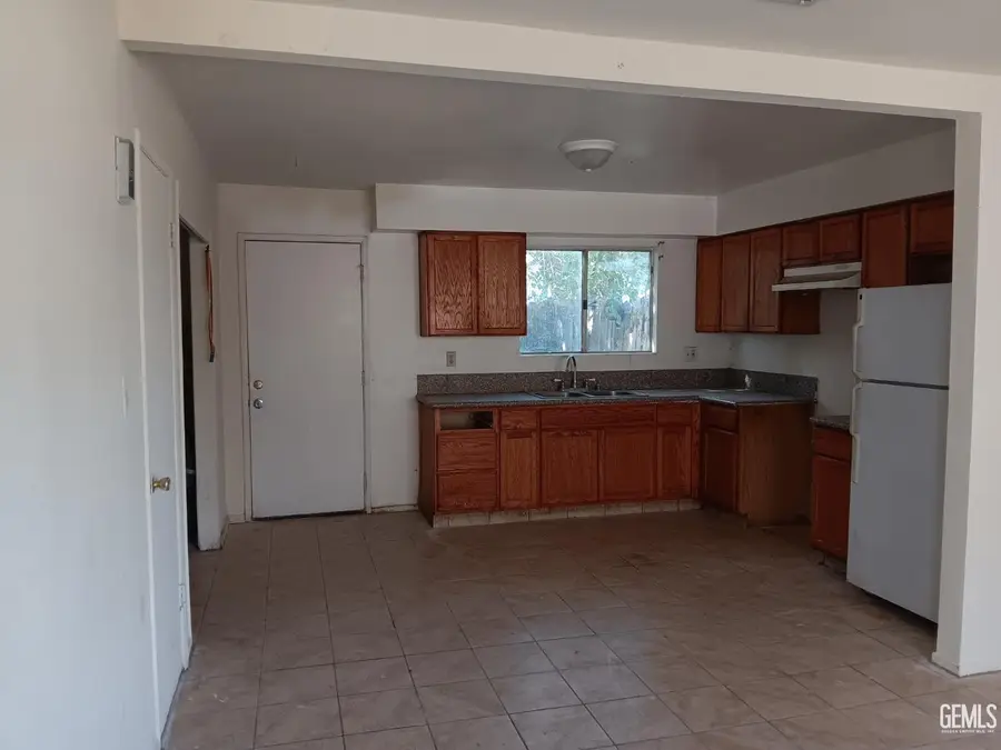 517 LINCOLN AVENUE, Bakersfield, CA 93308 - #2