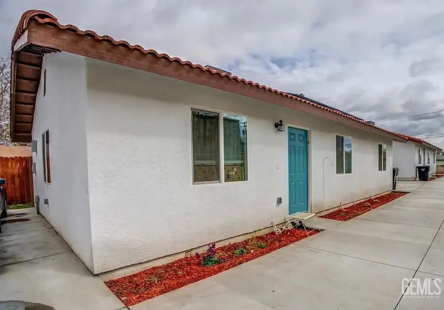 404 COVEY AVENUE, Bakersfield, CA 93308 - #3