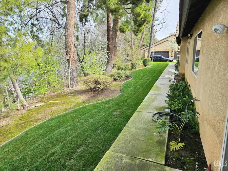 2323 EASTHILLS DRIVE #25, Bakersfield, CA 93306 - #3