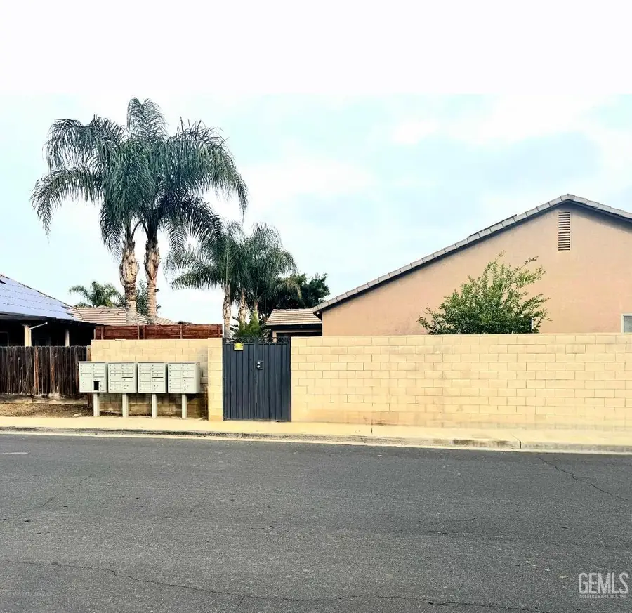 11116 CHAPPELLET COURT, Bakersfield, CA 93312 - Image #2