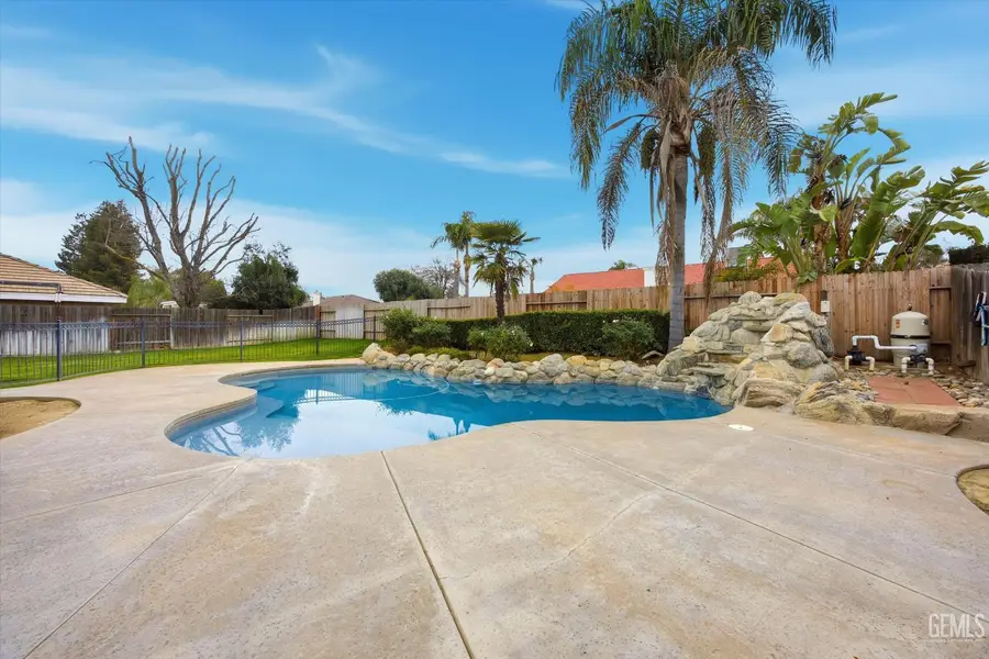 15709 MARTY AVENUE, Bakersfield, CA 93314 - Image #2