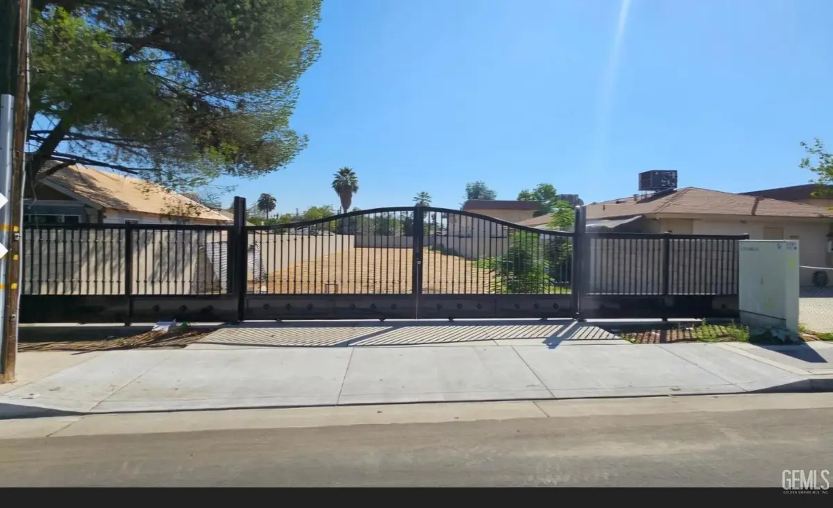 2223 PALM STREET, Bakersfield, CA 93304 - Image #1