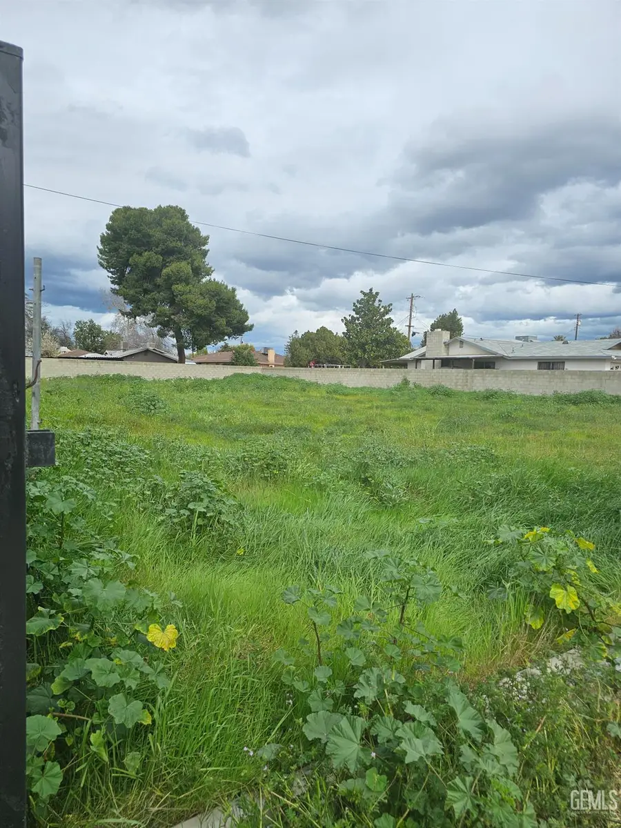 443 MYRTLE STREET, Bakersfield, CA 93304 - #2