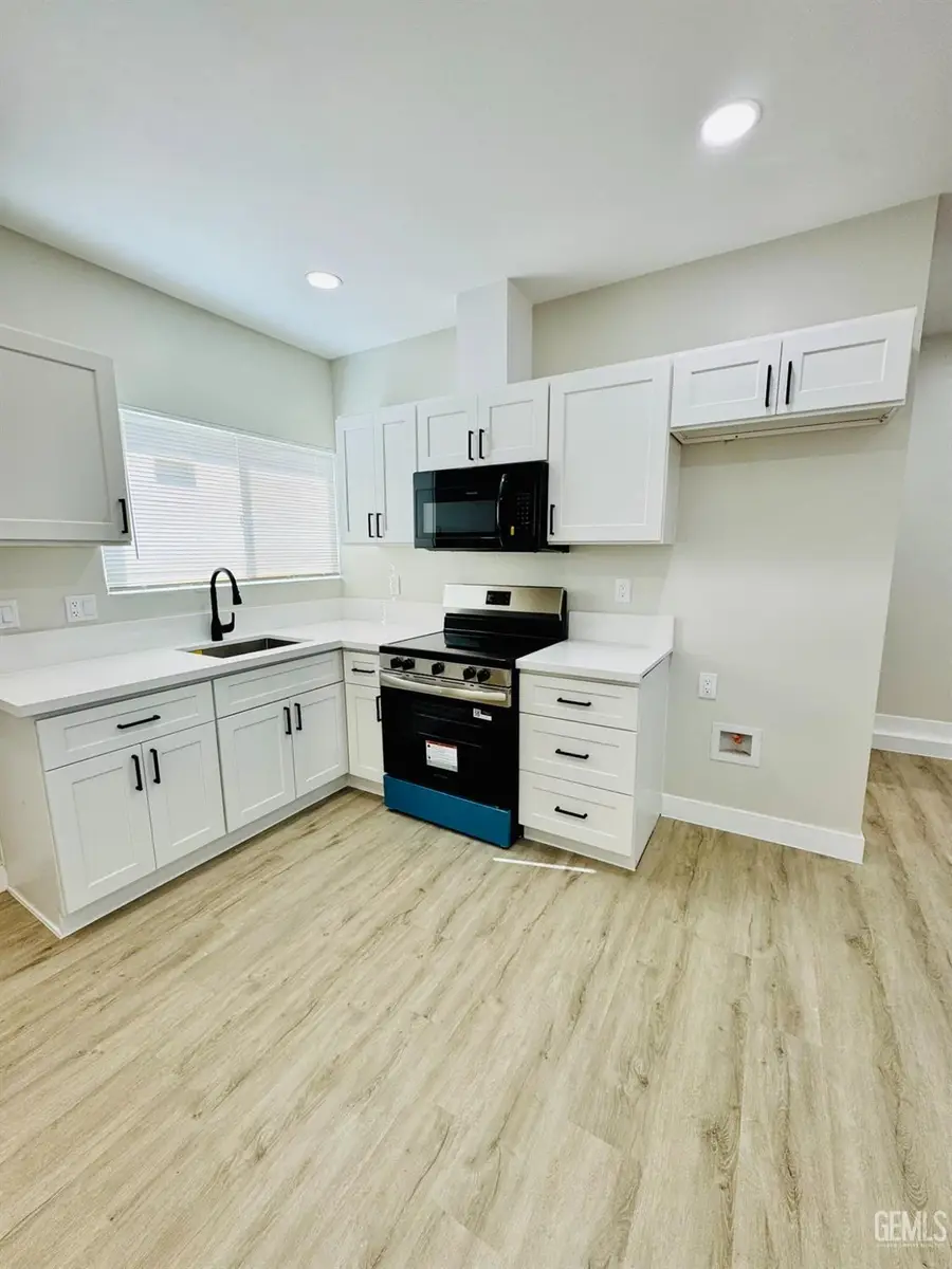 1804 HODGES AVENUE, Bakersfield, CA 93304 - #3