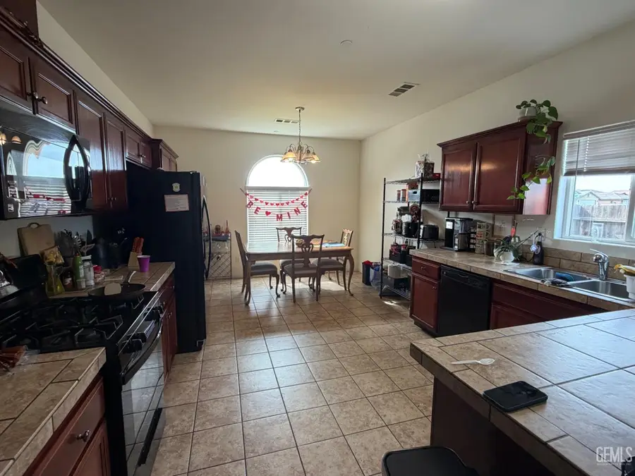 600 VANCLUSE BAY DRIVE, Bakersfield, CA 93307 - #3