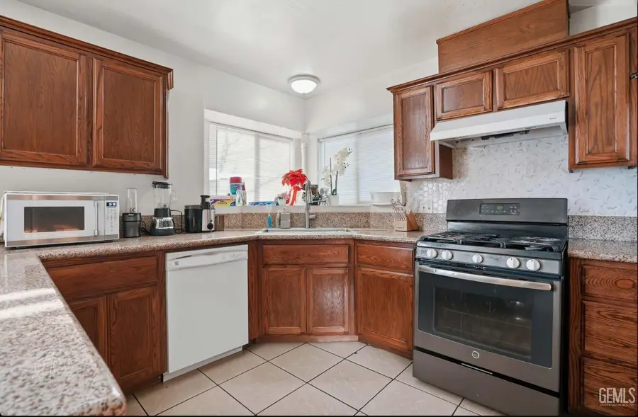 2500 EMERALD STREET, Bakersfield, CA 93304 - #3