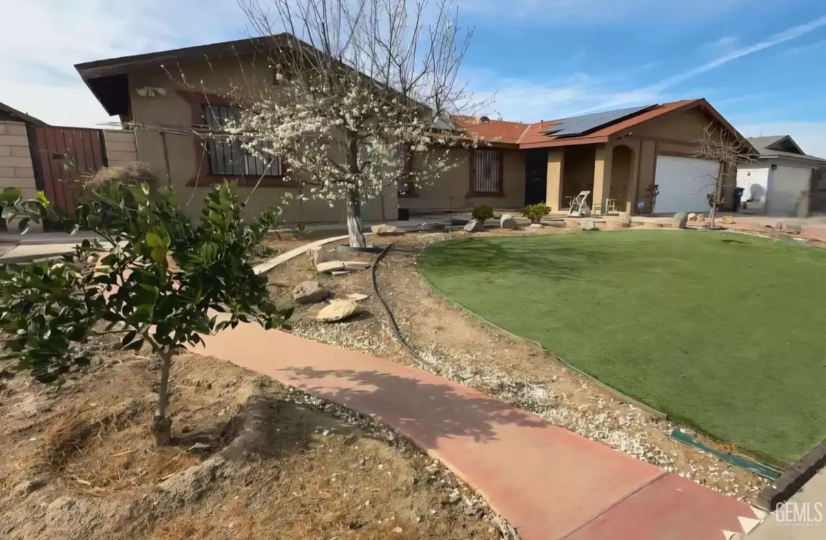 1825 ROBINSON STREET, Delano, CA 93215 - #1