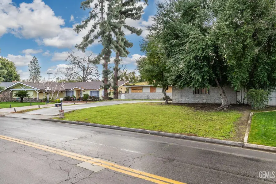 958 FAIRWAY DRIVE, Bakersfield, CA 93309 - #2