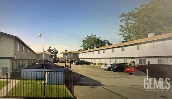 128 WHITE LANE, Bakersfield, CA 93307