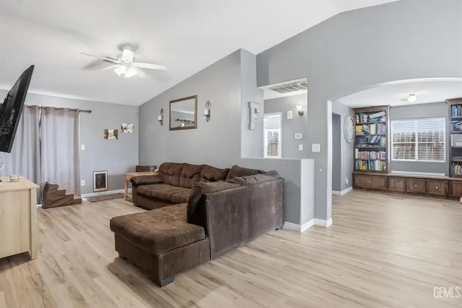 106 MISTY MEADOW DRIVE, Bakersfield, CA 93308 - #3