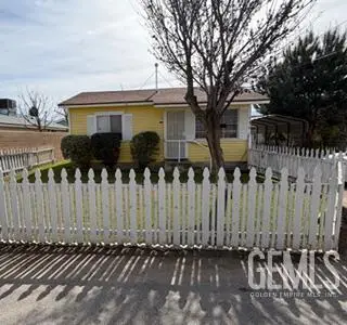 135 E ORANGE AVENUE, Shafter, CA 93263