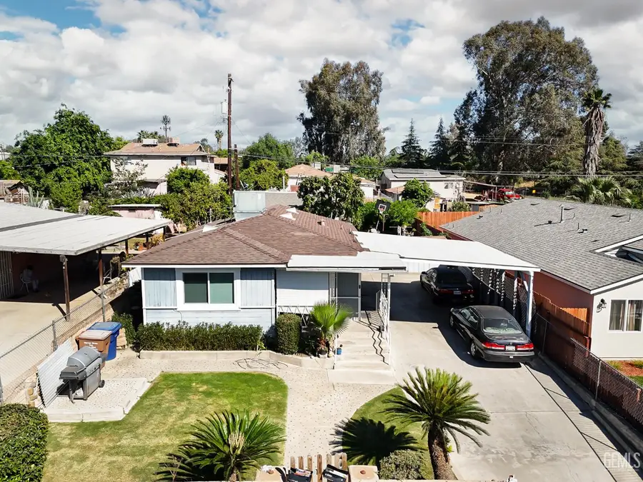 2221 ROBINSON STREET, Bakersfield, CA 93305 - #2