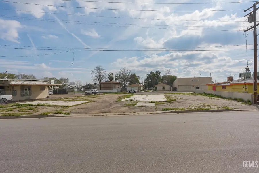 217 NILES PLACE, Bakersfield, CA 93305 - #2