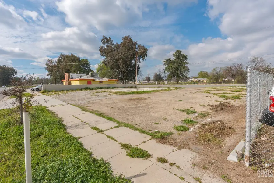 217 NILES PLACE, Bakersfield, CA 93305 - #3