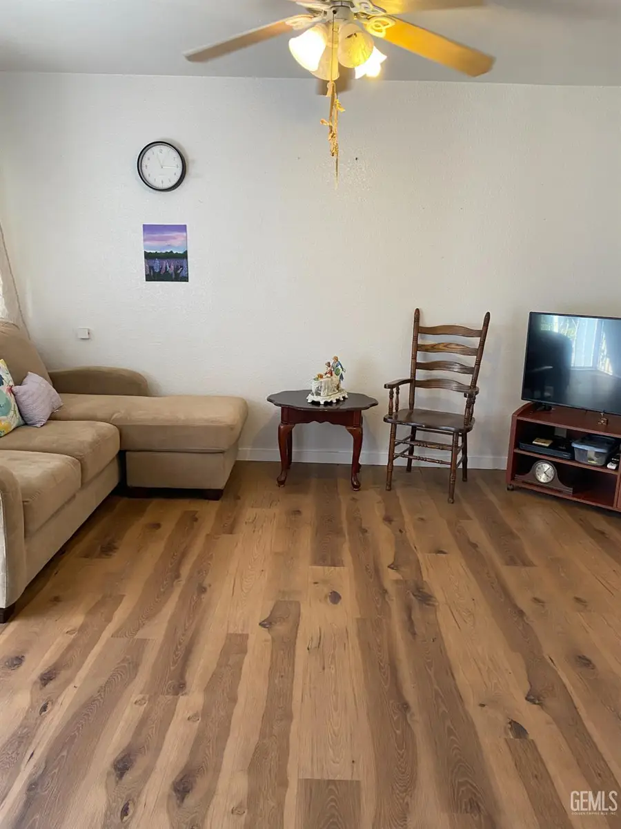 464 W LINCOLN AVENUE, Earlimart, CA 93219 - #3