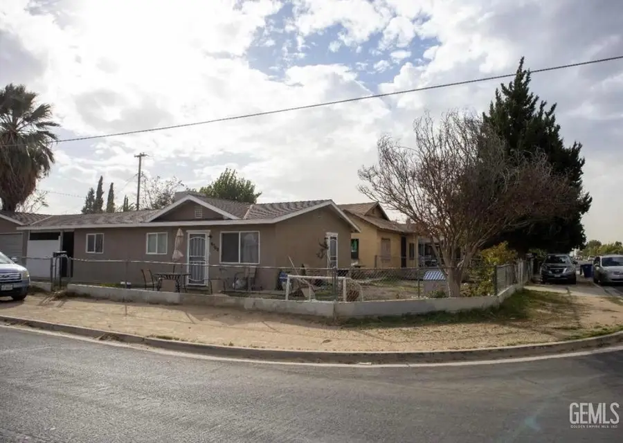 9500 CARNATION AVENUE, Lamont, CA 93241 - #2