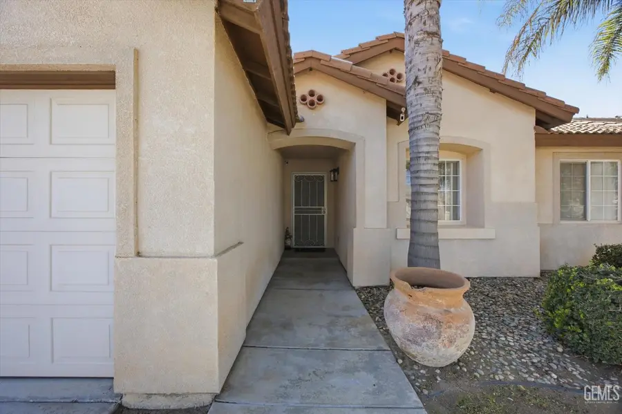 11807 DARLINGTON AVENUE, Bakersfield, CA 93312 - #2