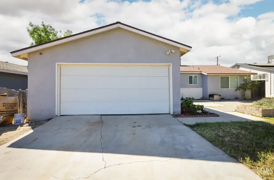 2800 N POMONA STREET, Bakersfield, CA 93305 - #3