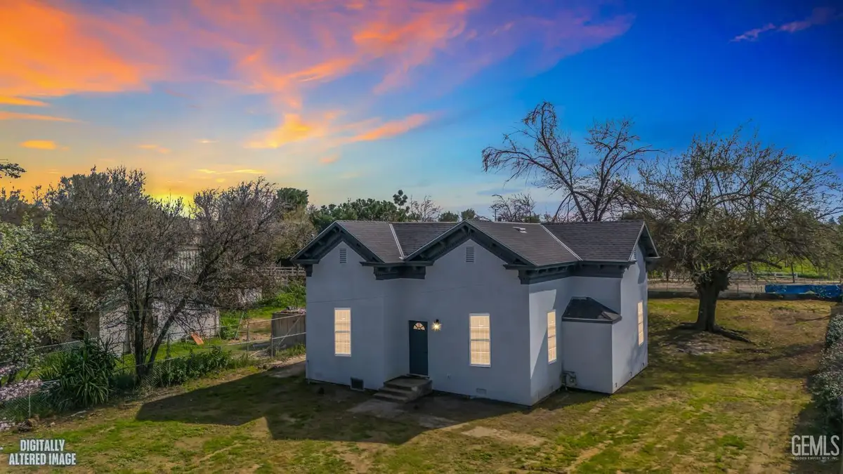 1615 W CROSS AVENUE, Tulare, CA 93274 - #1