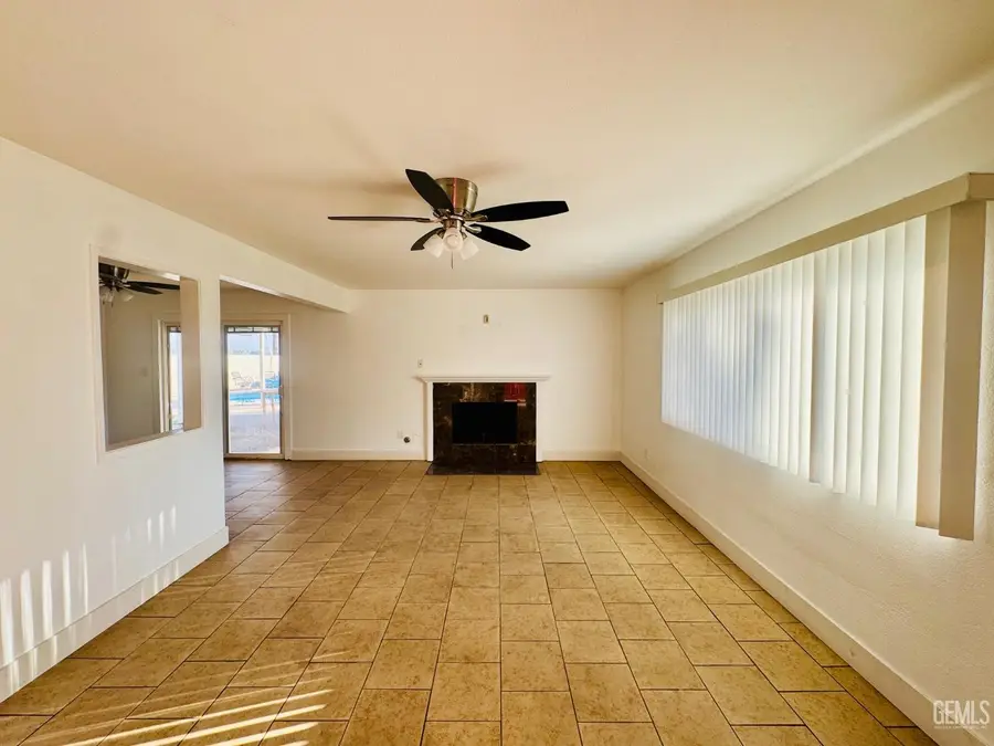 1031 ELIZABETH COURT, Bakersfield, CA 93308 - #3